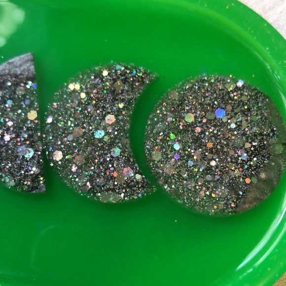 Handmade bright green lunar phase tray - Picture 5 of 5